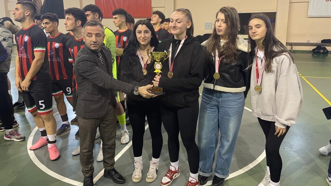 FUTSAL KIZ TAKIMI İL BİRİNCİSİ